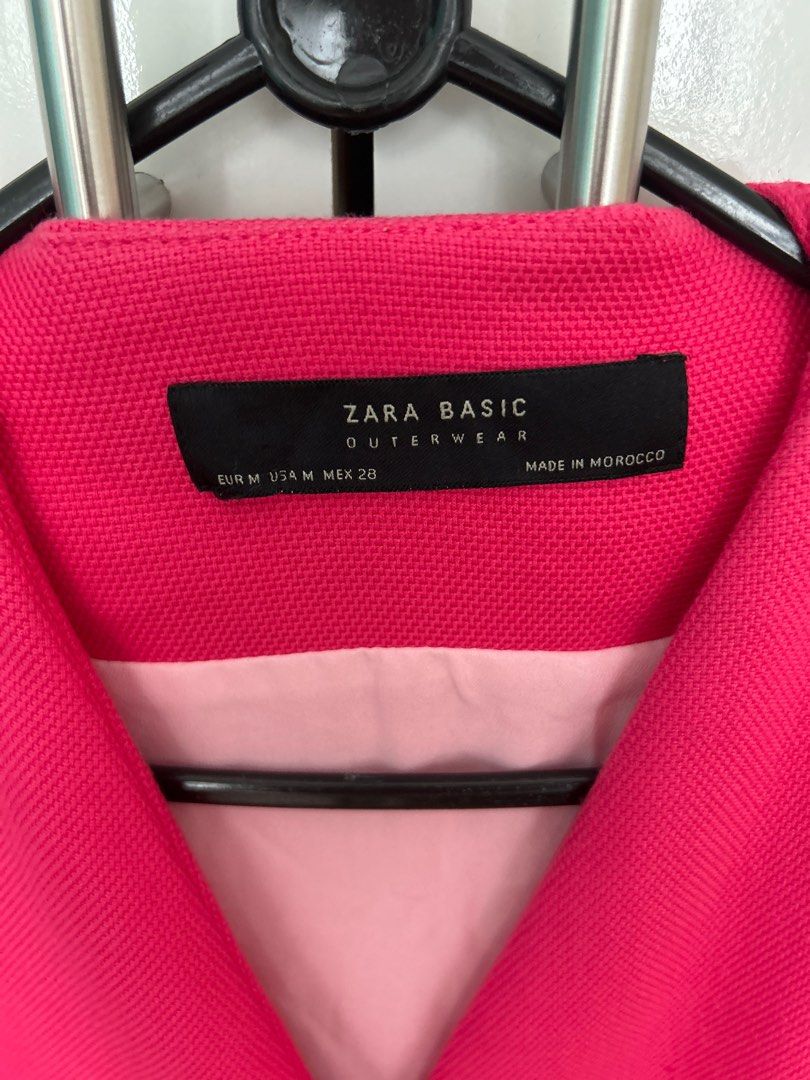 Outer jacket (Category: Coats, Jackets and Outerwear) located in Singapore. Submitted by petite_mama (Listing ID 1391805899, Image 4). Description: Full lining with 2 side pockets. Decluttering my working wardrobe after retirement..