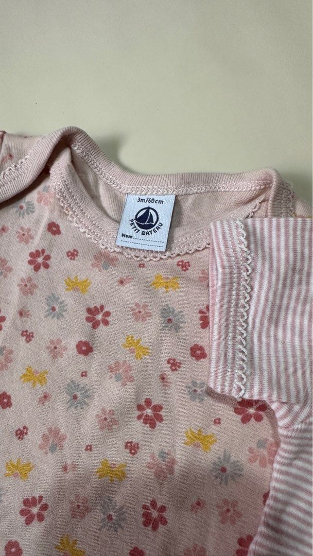 Petit Bateu 3 pc Bodysuits 3m/ 60cm (Category: Babies & Kids Fashion) located in Quezon City. Submitted by declutteringmj (Listing ID 1391836977, Image 3). Description: Petit Bateu 3 pc Bodysuits 3m/ 60cm Bought at 3500. Selling at 400 only. No issues. Location: QC FOR PICK UP ONLY.
