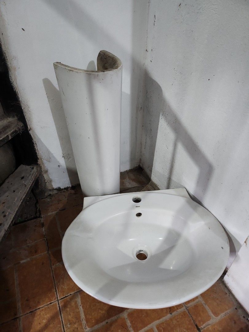 Pozzi pedestal lavatory set (Category: Bathroom & Kitchen Fixtures) located in Quezon City. Submitted by prelovedisle.ph (Listing ID 1391767987, Image 1). Description: Preloved pozzi pedestal lavatory set. Needs cleaning only. Wysiwyg. #pozzi #pozzilavatory #pozzisink #pozzipedestallavatory #pozzipedestalsink #bathroomsink #bathroomlavatory #lavatory #sink.