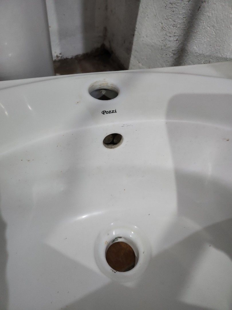 Pozzi pedestal lavatory set (Category: Bathroom & Kitchen Fixtures) located in Quezon City. Submitted by prelovedisle.ph (Listing ID 1391767987, Image 2). Description: Preloved pozzi pedestal lavatory set. Needs cleaning only. Wysiwyg. #pozzi #pozzilavatory #pozzisink #pozzipedestallavatory #pozzipedestalsink #bathroomsink #bathroomlavatory #lavatory #sink.