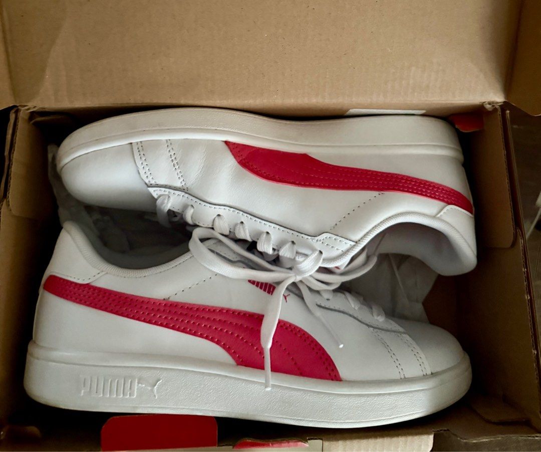 Preloved PUMA smash 3.0L (Category: Sneakers) located in Cainta. Submitted by jdcmd (Listing ID 1391879077, Image 3). Description: Used once only Size UK5.5, EuR38 RFS: too big for me SF co buyer via lalamove, grab, lbc or gogo xpress No cod/cop Payment first Gcash or bank transfer From Cainta Rizal.