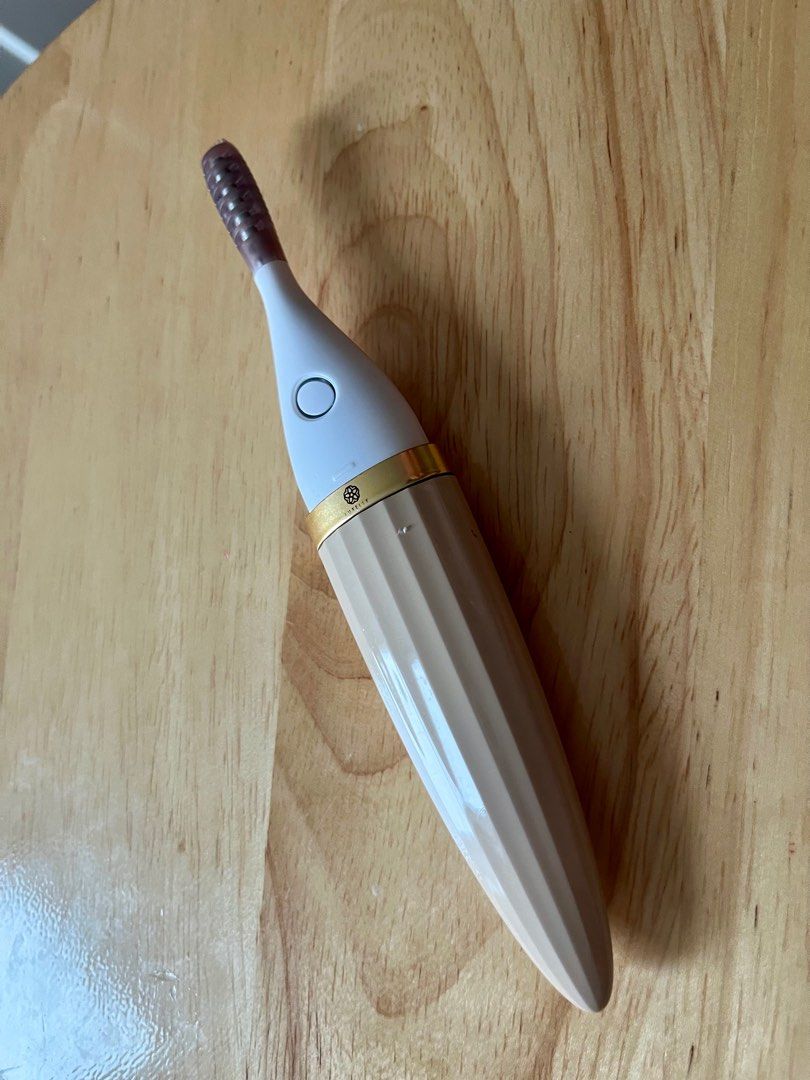 Preowned Luxelle Heater Eyelash Curler (Category: Makeup) located in Pasig City. Submitted by sgangeles (Listing ID 1391752276, Image 3). Description: .