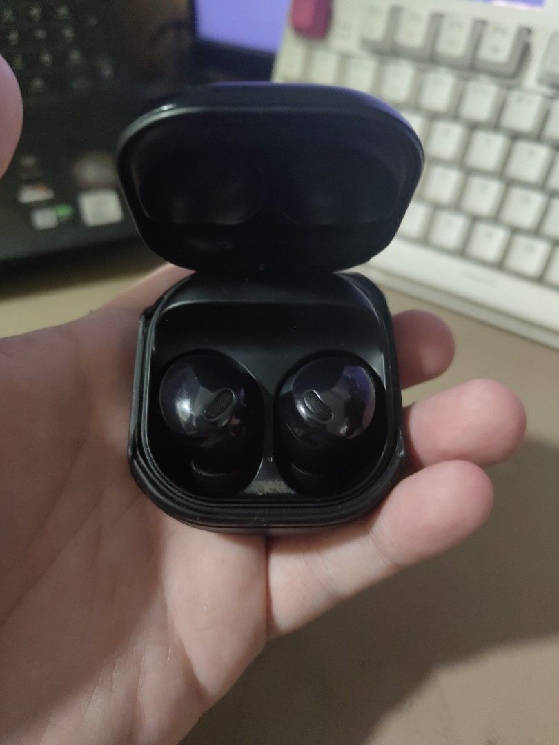Samsung Galaxy Buds Pro (Category: Earphones) located in Mandaluyong City. Submitted by billytan16 (Listing ID 1391771942, Image 2). Description: .