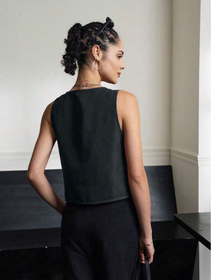 Shein Dark Gray Front Tie Sleeveless Top (Category: Sleeveless) located in Marikina City. Submitted by declutteringera (Listing ID 1391888986, Image 2). Description: - size L - fits up to 36" bust since it's loose - in excellent condition; used only once RFS: decluttering.