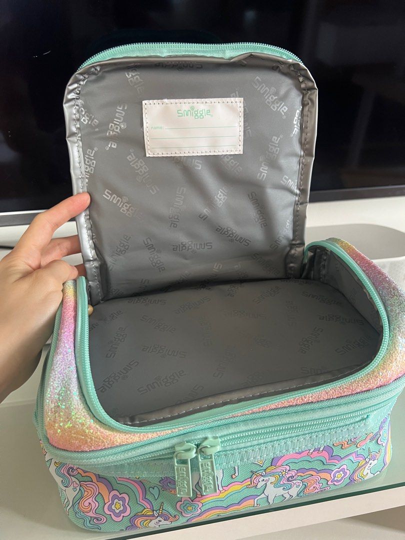 Smiggle Two Layer Lunch Bag Box (Category: Weaning & Toddler Feeding) located in Manila. Submitted by cubbyhole525928 (Listing ID 1391794499, Image 2). Description: Used only a few times, my daughter ended up using a different lunch bag.