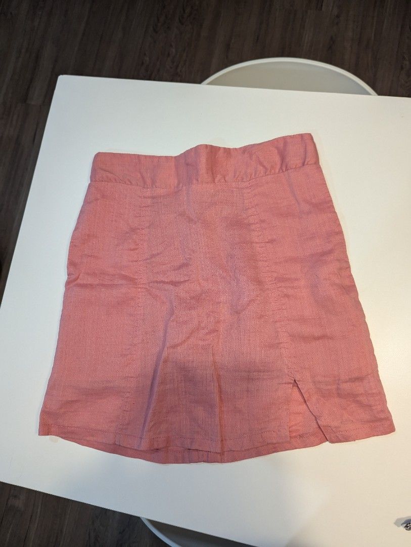 Studio 17 pink linen mini skirt XS (Category: Skirts) located in Taguig. Submitted by piecesforless (Listing ID 1391845000, Image 1). Description: .
