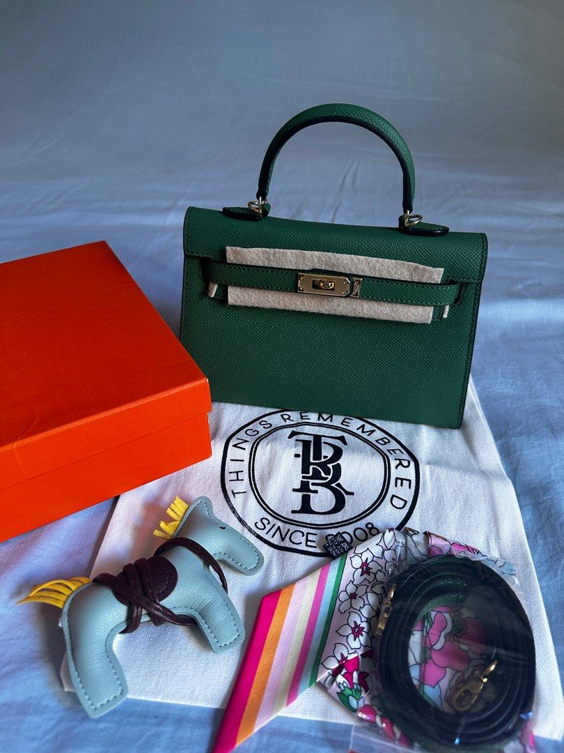 Things Remembered Mini Grace Satchel (Kelly) (Category: Luxury Bags & Wallets) located in Quezon City. Submitted by tiffngo_cheng (Listing ID 1391773222, Image 1). Description: Color: Malachite (Green) Retails at 8500 Complete Used once A modern reinterpretation of a vintage silhouette, the Grace Bag exudes a sophisticated, minimalist charm. Crafted from full-grain leather, this structured design features a distinctive twist closure, adding a uni