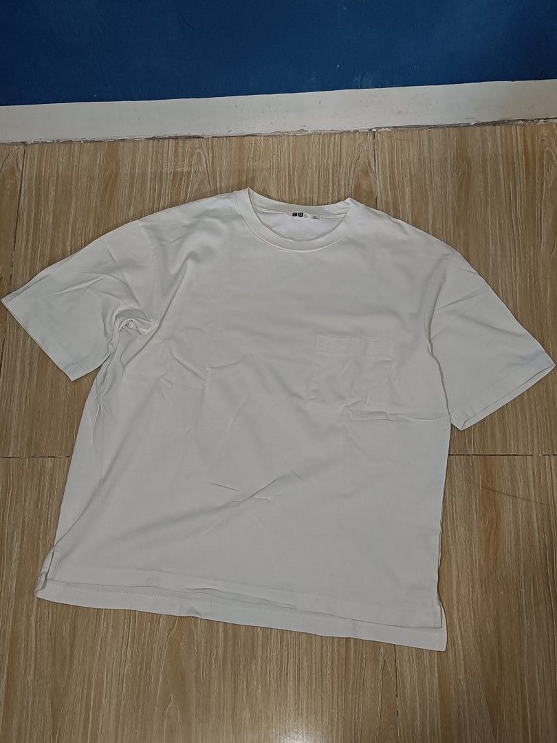 Uniqlo Pocket Tee (Category: Tshirts & Polo Shirts ) located in Manila. Submitted by hate9ten (Listing ID 1391815949, Image 1). Description: 24x28 - Size XL No Issue QC Loc.
