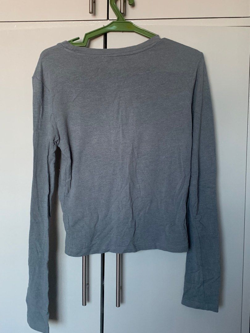 ZARA Long Sleeve Top (Blue-Grey) (Category: Longsleeves) located in Biliran. Submitted by wekeepitcircular (Listing ID 1391771760, Image 2). Description: Has visible stains in front (see photo) not sure if they’ll wash out. Letting go cheap..