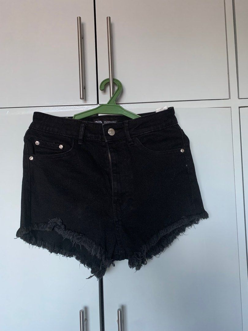 Zara Short (Category: Shorts) located in Biliran. Submitted by wekeepitcircular (Listing ID 1377246095, Image 1). Description: .