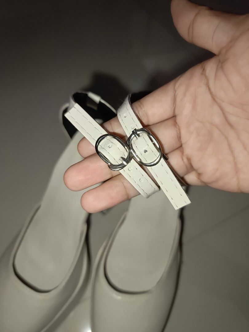 12cm White Leather (Mary Jane) Shoes (Category: Heels) located in Manila. Submitted by raklesi (Listing ID 1391976149, Image 2). Description: SIZE 38 - 23.5cm Heels height: Almost 5 in/ 12cm (check photos) Selling this preloved shoes of mine! Great for special occasions. Check photos for the actual condition. Worn once, and good as new pa. SRP: 450.00 NO TO LOWBALLERS. MOD: will shipped thru J&T, and usually one day bago ma-receive. MOP: Gcash | 