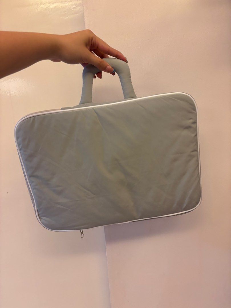14” Laptop bag in Grey Color (Category: Laptop Bags & Sleeves) located in Quezon City. Submitted by caryatiddd (Listing ID 1392114756, Image 2). Description: - comes with plastic! - has slot for your luggage handle! - shipping c/o buyer .