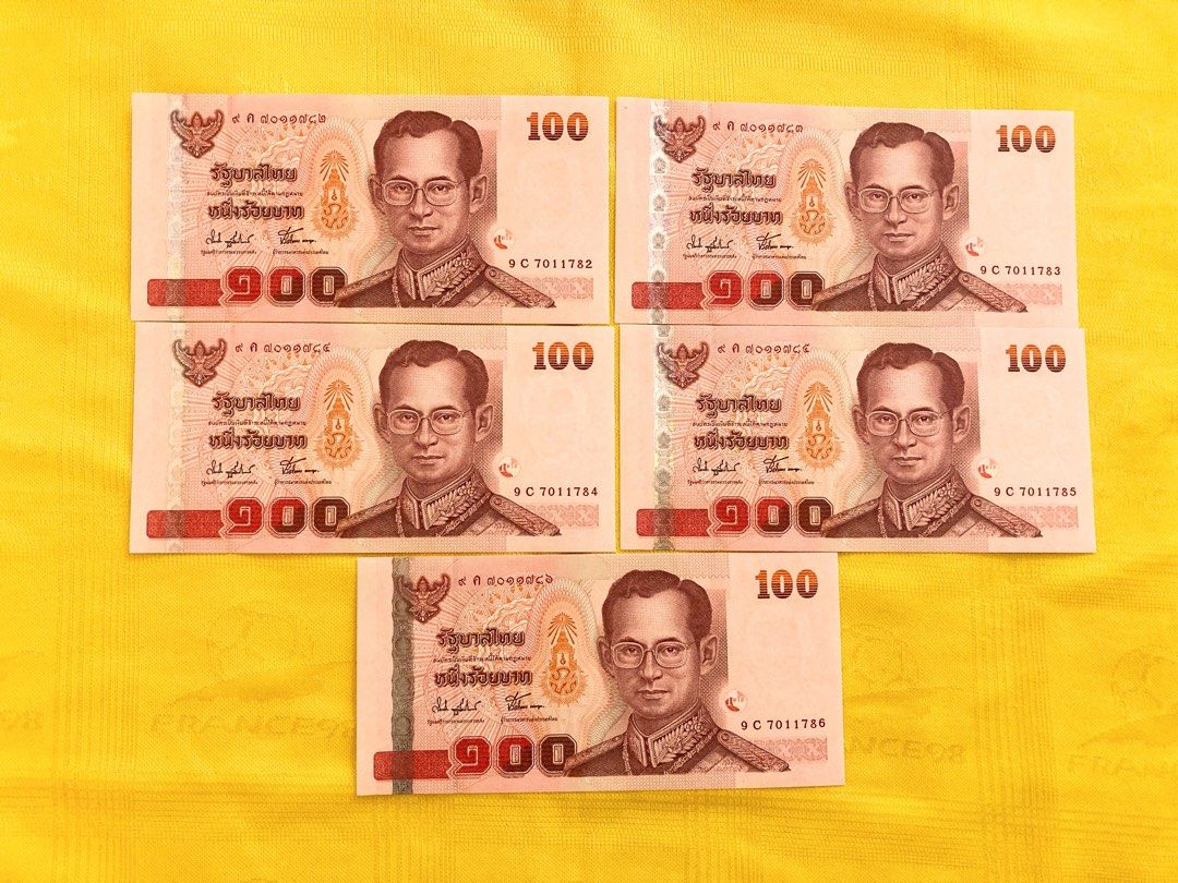 5連號泰國100泰銖（已故泰皇蒲眉蓬），9C-7011782至6。2005年於泰國兌換，全新，直版。唔散賣，5張共售HK$260。請以現金或PayMe付款。,  興趣及遊戲, 收藏品及紀念品, 錢幣- Carousell