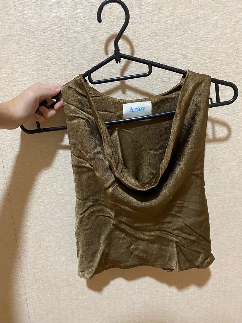 Araw the Line Cowl Neck Top (Category: Sleeveless) located in Makati City. Submitted by frnloved (Listing ID 1391940151, Image 2). Description: - no flaws - fits XS-S - cropped fit .