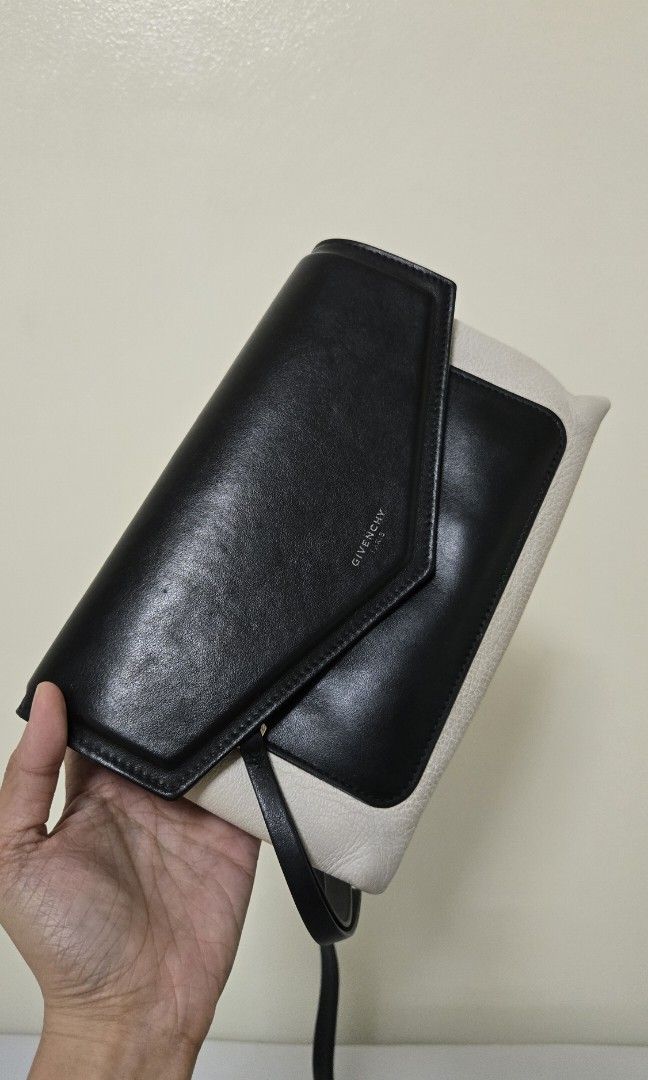 Authentic givenchy crossbody (Category: Luxury Bags & Wallets) located in Paranaque City. Submitted by jsg23 (Listing ID 1392026322, Image 3). Description: .