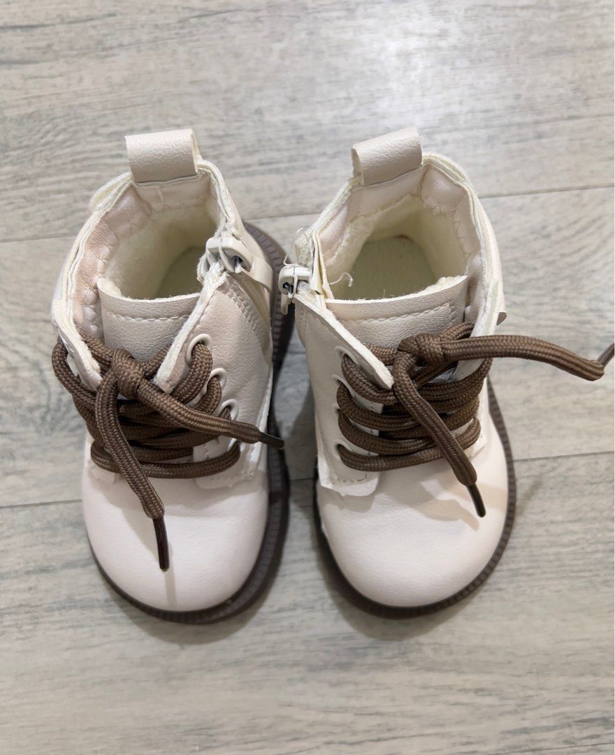 Baby boots (Category: Babies & Kids Fashion) located in Mandaluyong City. Submitted by KryzzaM (Listing ID 1392009350, Image 3). Description: Payment first via gcash/bank transfer Location: Mandaluyong Rfs: decluttering maliit na kay baby.