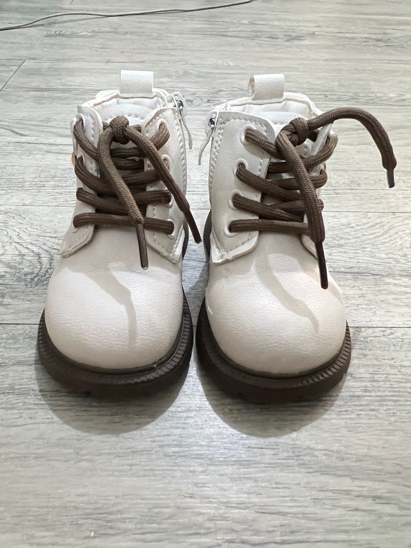 Baby boots (Category: Babies & Kids Fashion) located in Mandaluyong City. Submitted by KryzzaM (Listing ID 1392009350, Image 1). Description: Payment first via gcash/bank transfer Location: Mandaluyong Rfs: decluttering maliit na kay baby.