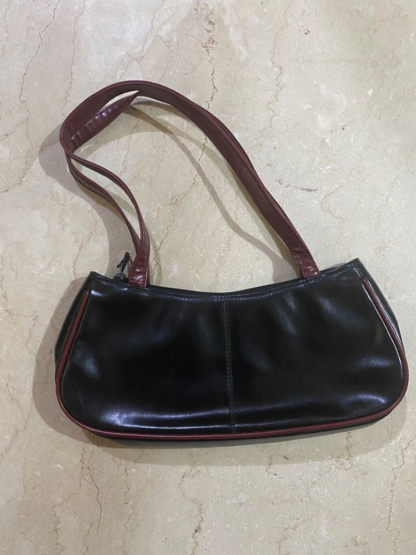 Black and Maroon Pleather Shoulder Bag (Category: Shoulder Bags) located in Makati City. Submitted by lenaloved (Listing ID 1391984660, Image 1). Description: Black and Maroon Pleather Shoulder Bag Russ by Rusty Lopez Black and maroon pleather with inner lining and zipped pocket Approx. 11.5in W x 4.5in H x 1.5in D Accessories : Shoulder Bag.