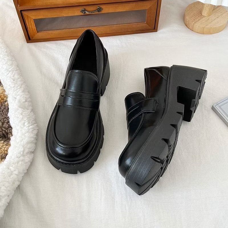 Black loafers (Category: Loafers) located in Makati City. Submitted by rocycle (Listing ID 1391992551, Image 1). Description: Used once only size 39 EUR (7.5 US women) 24.5 cm.