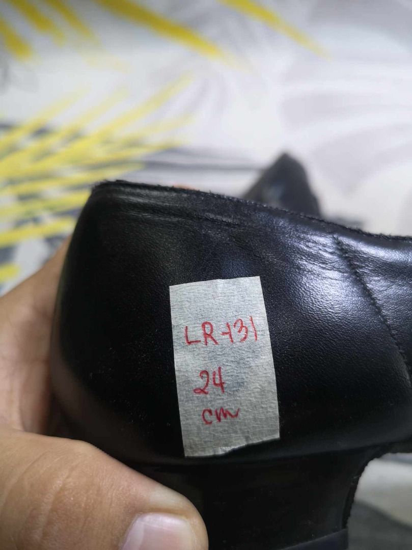 Black Rounded Toe leather Low Heels (Category: Heels) located in Santa Cruz. Submitted by jmy_surplus.2 (Listing ID 1391990547, Image 3). Description: Size ; 24cm Color ; Black Type ; Heels Brand ; No brand Material ; Leather Style ; Black leather low heels LR 131 JMY 5 Batch #148.