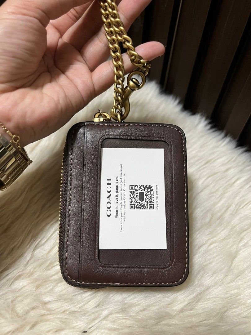 Coach Cardcase on chain wallet (Category: Luxury Bags & Wallets) located in Caloocan City. Submitted by ericavi_g (Listing ID 1392042425, Image 3). Description: ‼️‼️Branew‼️‼️Selling low‼️‼️ Guaranteed Original Avail Color. Black and Mapple Good deal Super ganda nyan mga sis.