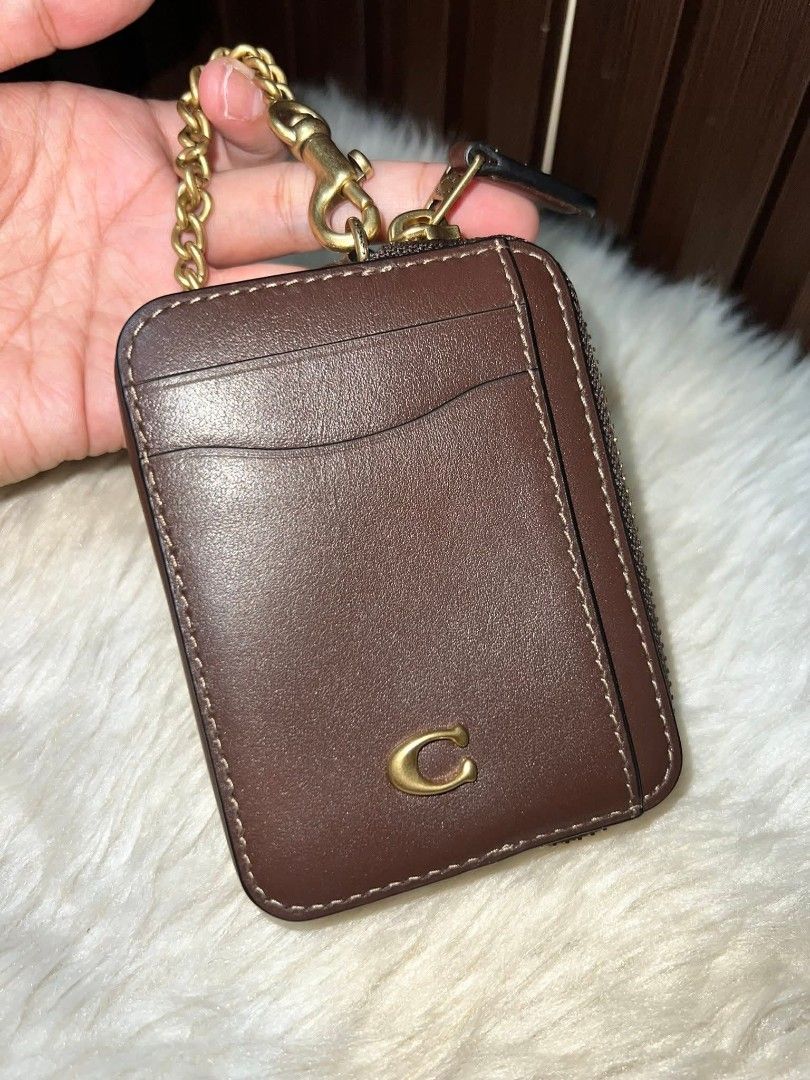 Coach Cardcase on chain wallet (Category: Luxury Bags & Wallets) located in Caloocan City. Submitted by ericavi_g (Listing ID 1392042425, Image 2). Description: ‼️‼️Branew‼️‼️Selling low‼️‼️ Guaranteed Original Avail Color. Black and Mapple Good deal Super ganda nyan mga sis.