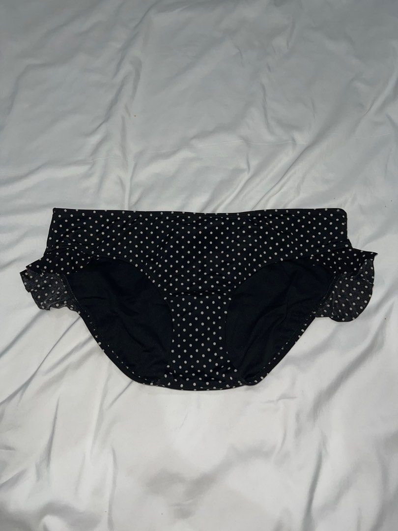 Cotton On Body Swim Bottom (Category: Bikinis & Swimsuits) located in Quezon City. Submitted by mombie888 (Listing ID 1391981603, Image 1). Description: Brand: Cotton On Body Size: M Please manage expectations as this is already used. Rfs: decluttering Payment: Gcash or BPI Shipping : Grab/Lalamove c/o buyer..