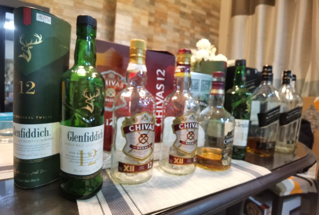Empty bottles (Category: Beverages) located in Muntinlupa City. Submitted by starky_reyes (Listing ID 1392084323, Image 2). Description: FS. Empty bottles Take all for 500 pesos No to LP.