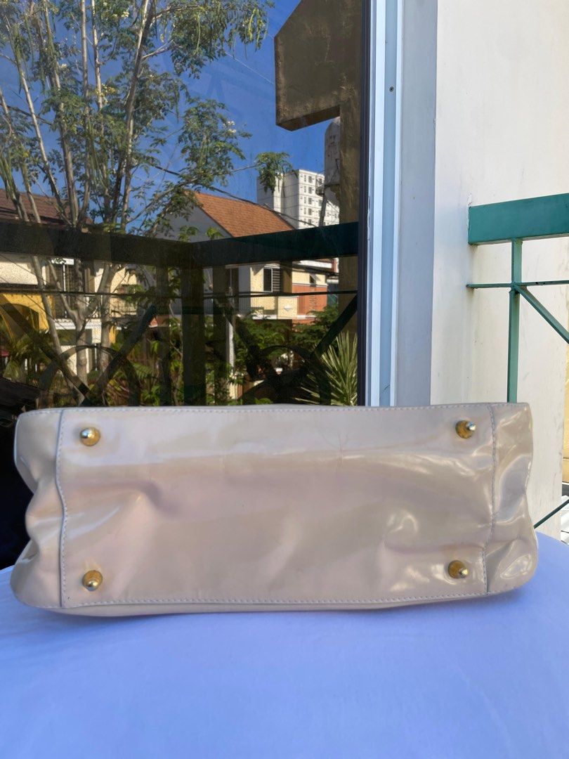 Fendi Patent Hand Bag 💯AUTHENTIC (Category: Luxury Bags & Wallets) located in Mandaluyong City. Submitted by vintageboxfinds (Listing ID 1392041237, Image 2). Description: There are noticeable signs of wear, such as scratches, scuffs, or discoloration, especially on the corners or hardware. Despite cosmetic flaws, the item is still functional and stylish, priced accordingly to reflect its condition. + SF (NO RETURN NO EXHANGE) .