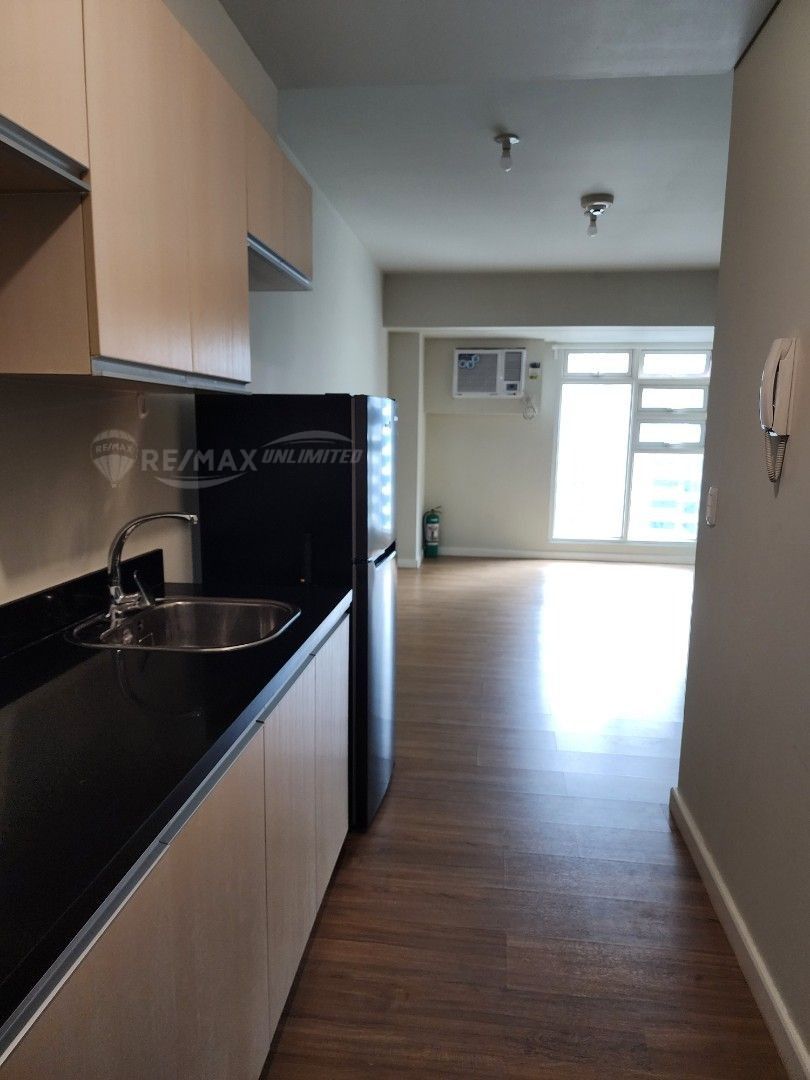 FOR SALE: Kroma Studio with Parking (Category: Apartments & Condos) located in Makati City. Submitted by metrodwellings (Listing ID 1392023978, Image 1). Description: For Sale: ** For DIRECT BUYERS only** - Studio unit with Parking slot - 27 square meters - With aircon and refrigerator - Unit facing Ayala Ave - Above 20th floor - Ready for move-in Price: 9.3M For Direct Buyers only. For property showing appointment, please contact: MARA LAZAGA DI