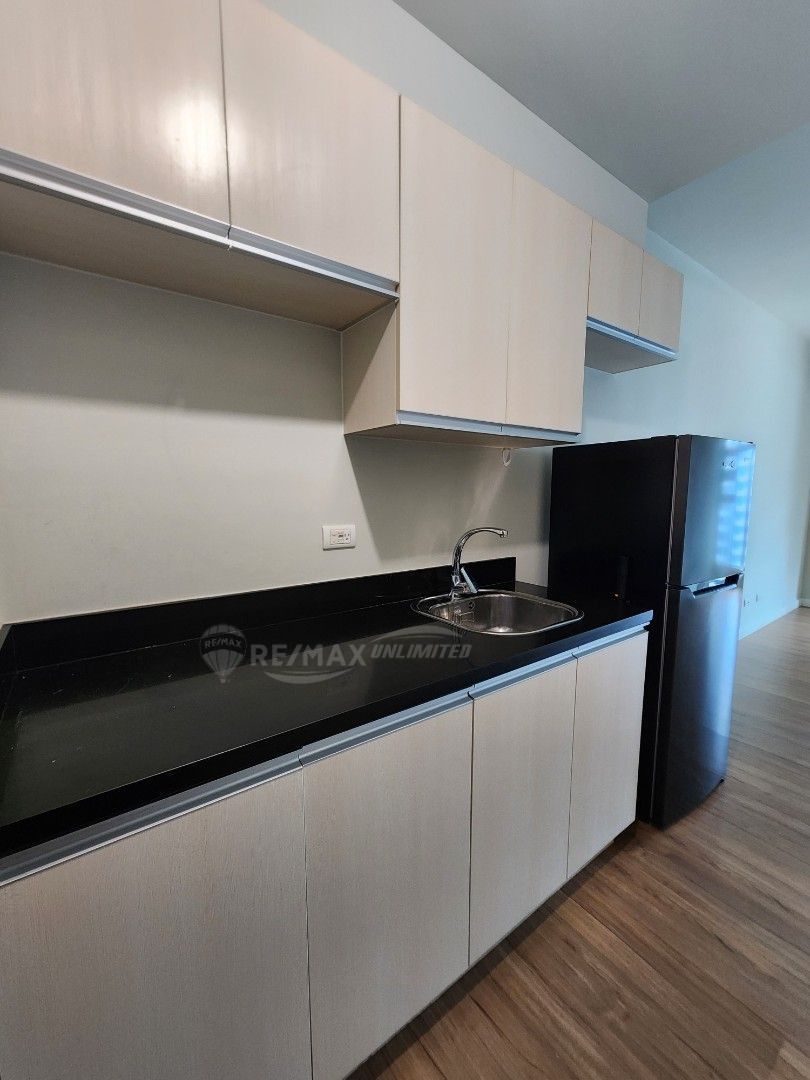 FOR SALE: Kroma Studio with Parking (Category: Apartments & Condos) located in Makati City. Submitted by metrodwellings (Listing ID 1392023978, Image 3). Description: For Sale: ** For DIRECT BUYERS only** - Studio unit with Parking slot - 27 square meters - With aircon and refrigerator - Unit facing Ayala Ave - Above 20th floor - Ready for move-in Price: 9.3M For Direct Buyers only. For property showing appointment, please contact: MARA LAZAGA DI