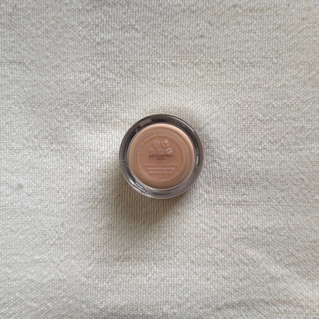 GLOW Not Dry Concealer | Light & Rosy Salmon (Category: Makeup) located in Mandaluyong City. Submitted by katrinuh.bee (Listing ID 1392017798, Image 2). Description: ITEM DESCRIPTION: - Will sanitize before shipping - Around 80% full - RFS: Too much makeup For any inquiries, feel free to send me a message! Thank you. 🙂 1. MOPS - GCash & BDO 2. MODs - Lalamove/JNT .