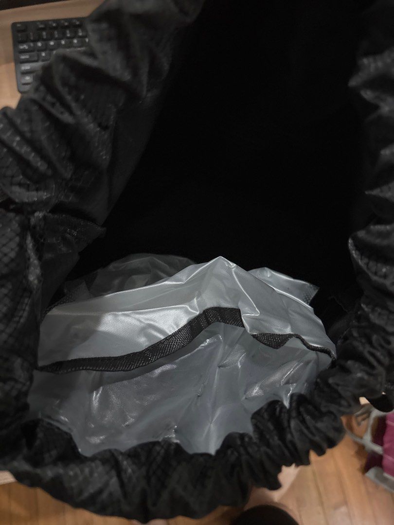 Google Cloud Drawstring Backpack (Category: Backpacks) located in Singapore. Submitted by nohacerlo (Listing ID 1392059390, Image 3). Description: - Black drawstring backpack - Google Cloud logo - Front zippered pocket - Side mesh pockets - Adjustable shoulder straps - Unused condition.