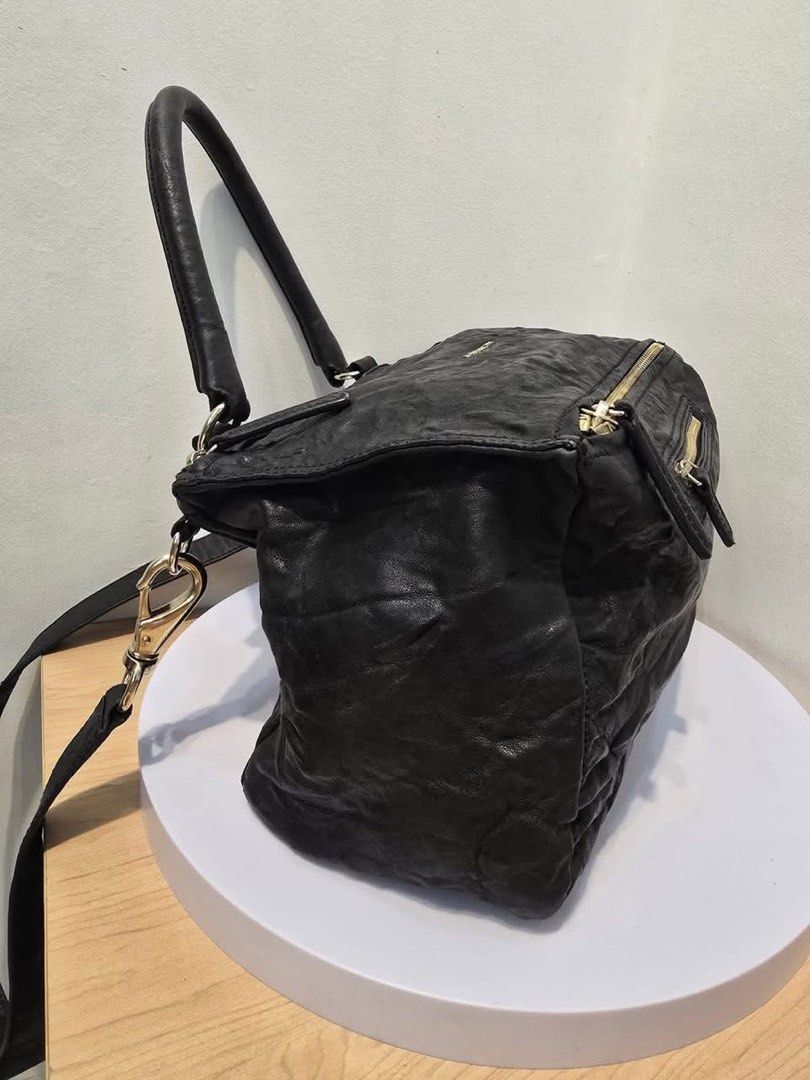 😱Guaranteed Orig💯💯Money back (Category: Luxury Bags & Wallets) located in General Santos City (Dadiangas). Submitted by braverabbit.67 (Listing ID 1392000439, Image 3). Description: 💯MONEY BACK GUARANTEE 💯💯👌🏻 Givenchy Pandora in verygood condition Medium 𝗦𝘂𝗿𝗲 𝗯𝘂𝘆𝗲𝗿 𝗺𝗮𝘆 𝗿𝗲𝗾𝘂𝗲𝗦𝘁 𝗺𝗼𝗿𝗲 𝗱𝗲𝘁𝗮𝗶𝗹𝗲𝗱 𝗽𝗶𝗰𝗦 𝗼𝗿 𝘃𝗲𝗱𝗶𝗼!.