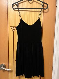 H&M 黑色絲絨吊帶裙 32碼64243556151939110