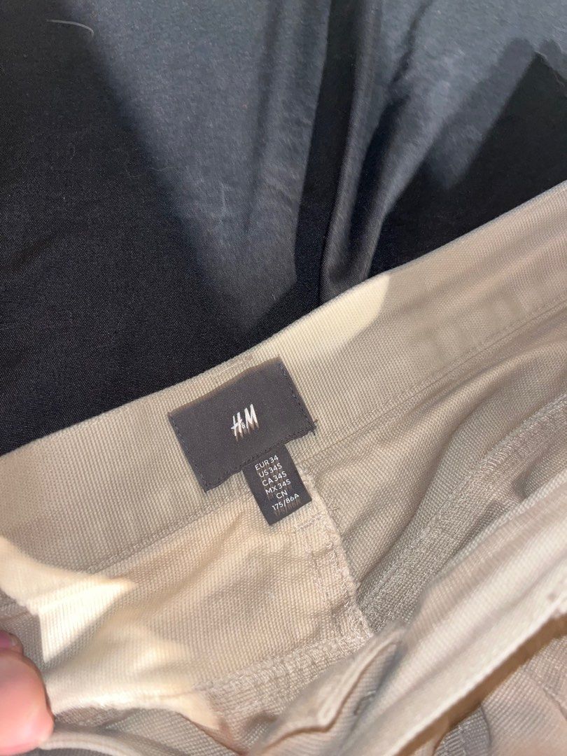 H&M Double Knee Pants (Category: Trousers) located in Manila. Submitted by stoofly (Listing ID 1392048471, Image 2). Description: 8/10 condition issue : minor rip (picture end slide) nego price 28L.