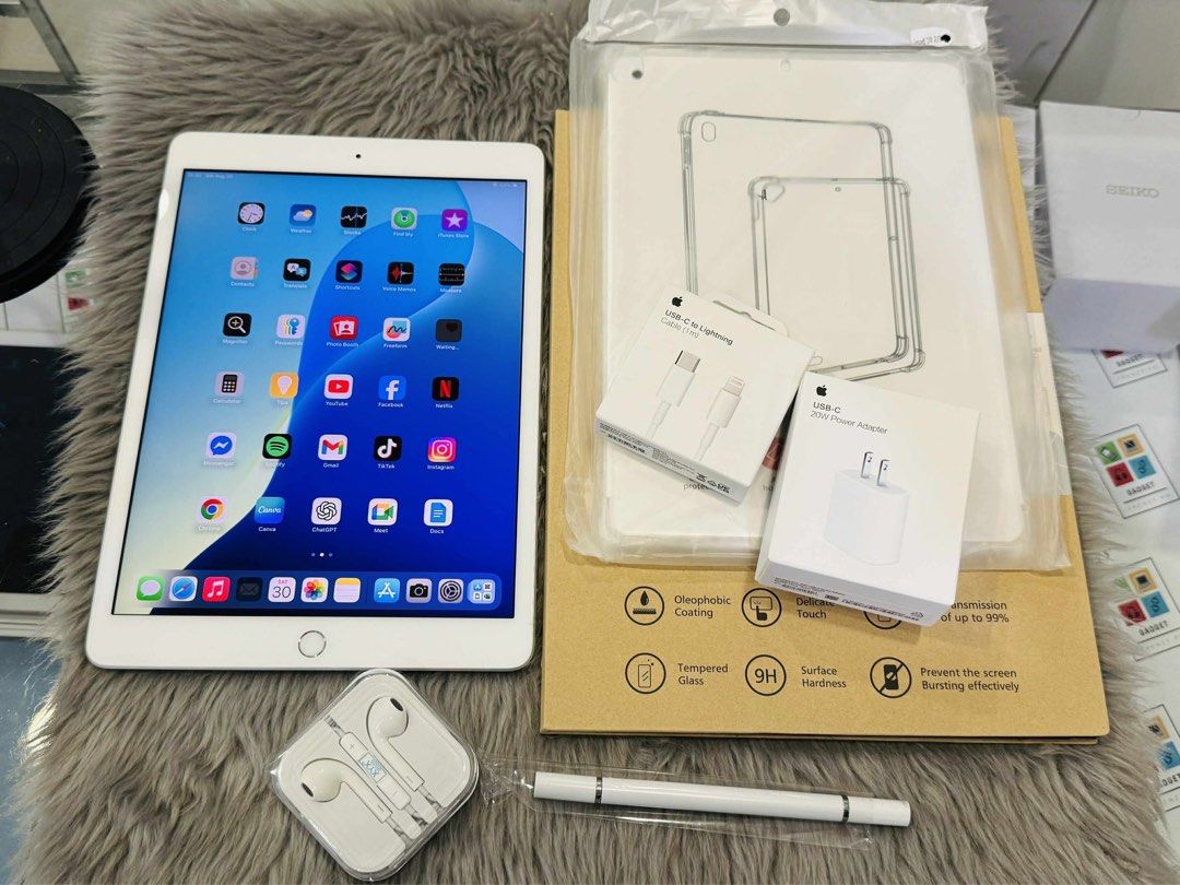 iPad pre owned (Category: iPad) located in Taytay. Submitted by michidc (Listing ID 1392046220, Image 1). Description: PRE-OWNED IPAD 7TH GEN (10.2 inches) 128gb WIFI + CELLULAR Updated up to IOS18 GOOD AS NEW 90-100% BATT HEALTH Complete freebies.