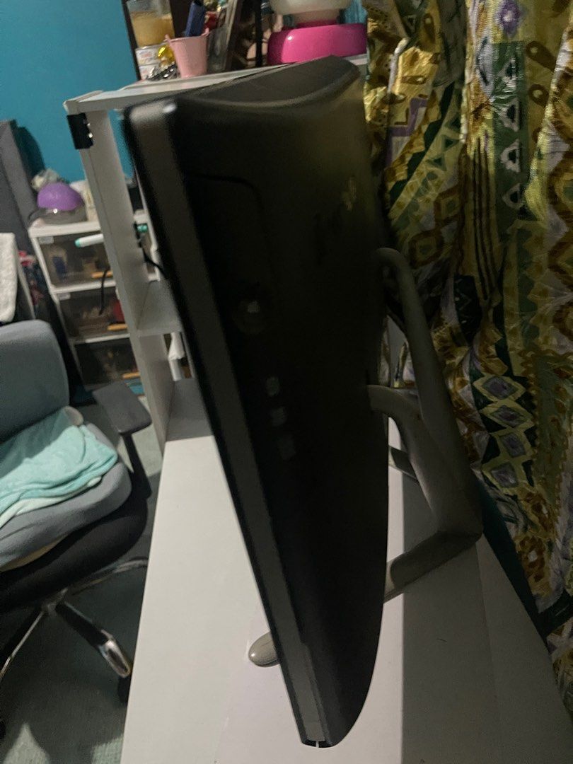 Lenovo Desktop i3 (Category: Desktops) located in Quezon City. Submitted by 888qmart (Listing ID 1392102278, Image 3). Description: Lenovo Desktop Monitor & CPU in 1 Windows 8 iCore3 Dolby Advance Audio v2.