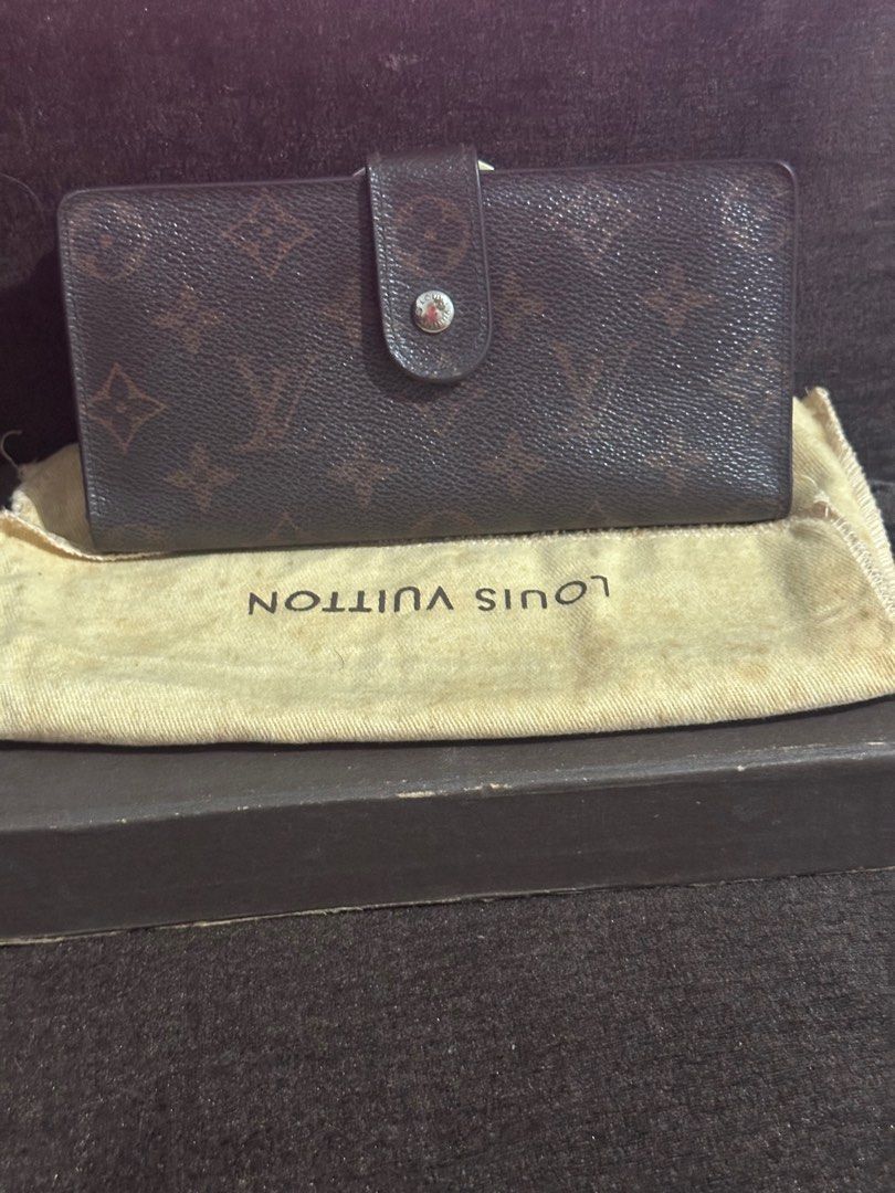 LV womens Long wallet (Category: Luxury Bags & Wallets) located in Marikina City. Submitted by purplestash28 (Listing ID 1392057594, Image 2). Description: pre loved LV womens long wallet with box.
