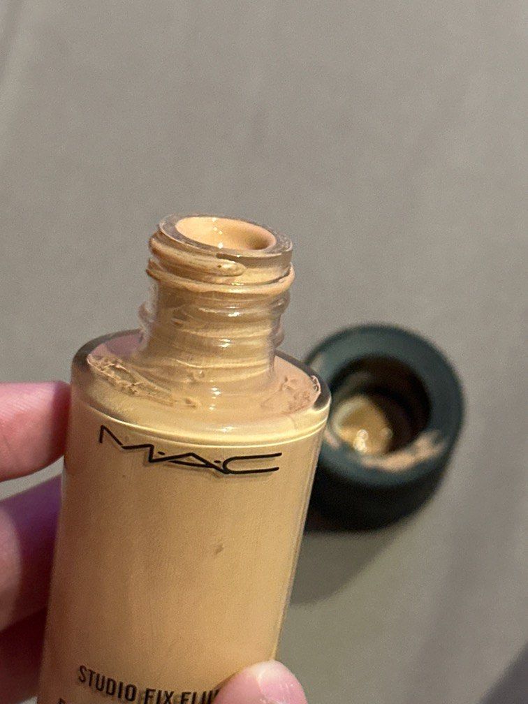 MAC Studio Fix Fluid SPF 15 NC35 (Category: Makeup) located in Manila. Submitted by philocalyph (Listing ID 1392097045, Image 2). Description: - just swatched.