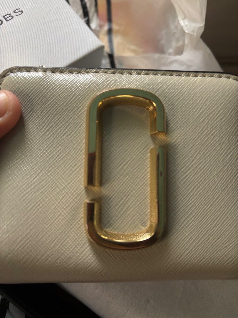 Marc Jacobs Mini Snapshot Wallet (Category: Luxury Bags & Wallets) located in Meycauayan. Submitted by maxsshopzter (Listing ID 1391940018, Image 2). Description: .