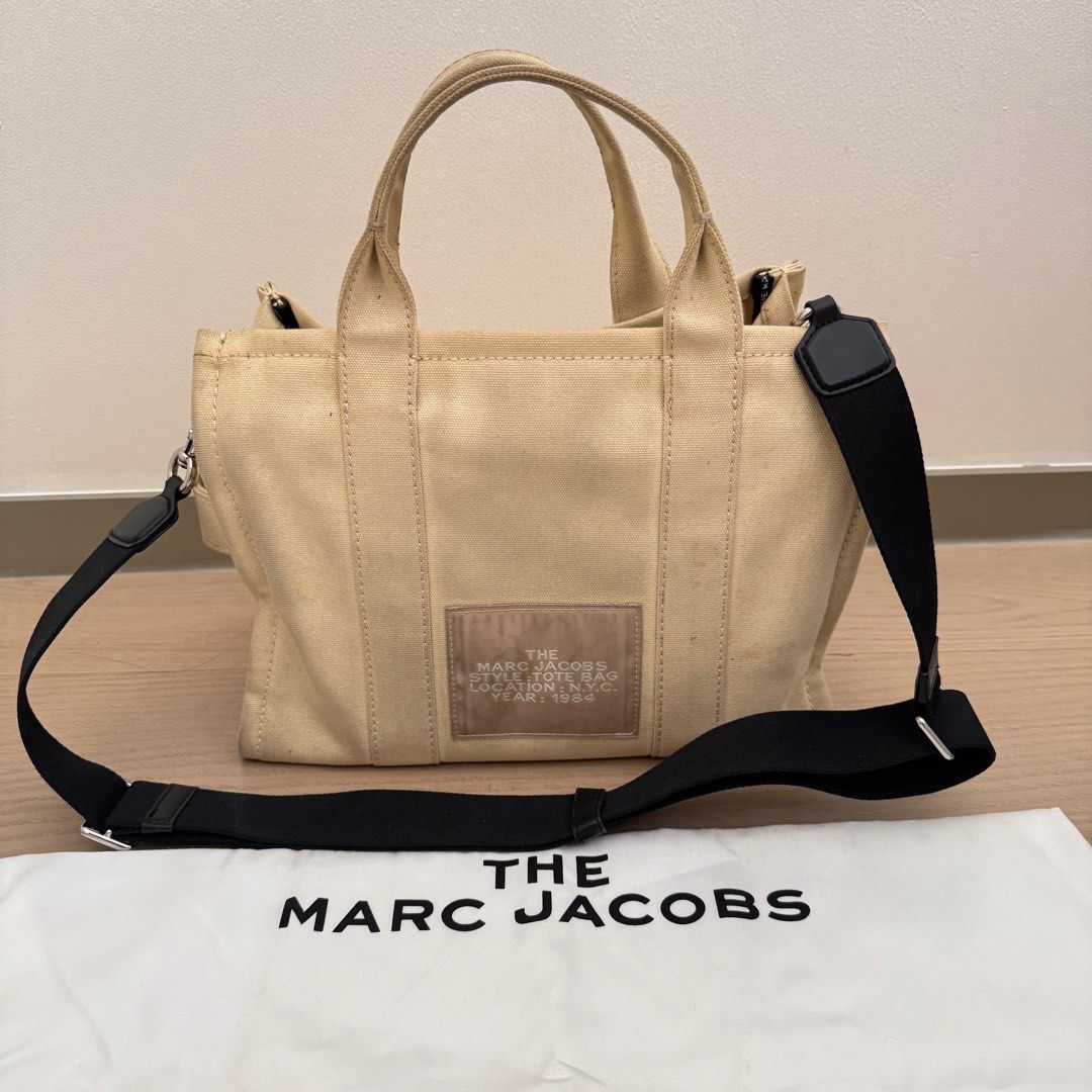 Marc jacobs tote bag with dust bag (Category: Luxury Bags & Wallets) located in Manila. Submitted by iamtrustworthy (Listing ID 1392097720, Image 3). Description: .