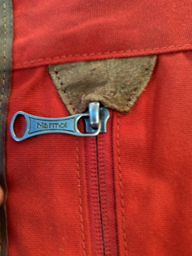 MARMOT MESSENGER CROSSBODY BAG ❗ (Category: Sling Bags) located in Trinidad. Submitted by thrifter1997 (Listing ID 1391961693, Image 2). Description: Ganda nito 🥶 3 Zipp Pockets ❗ Colorate:9.5/10✅ Condition:9.5/10✅ Issue: Very minimal sign of usage (sa masilan)❗.
