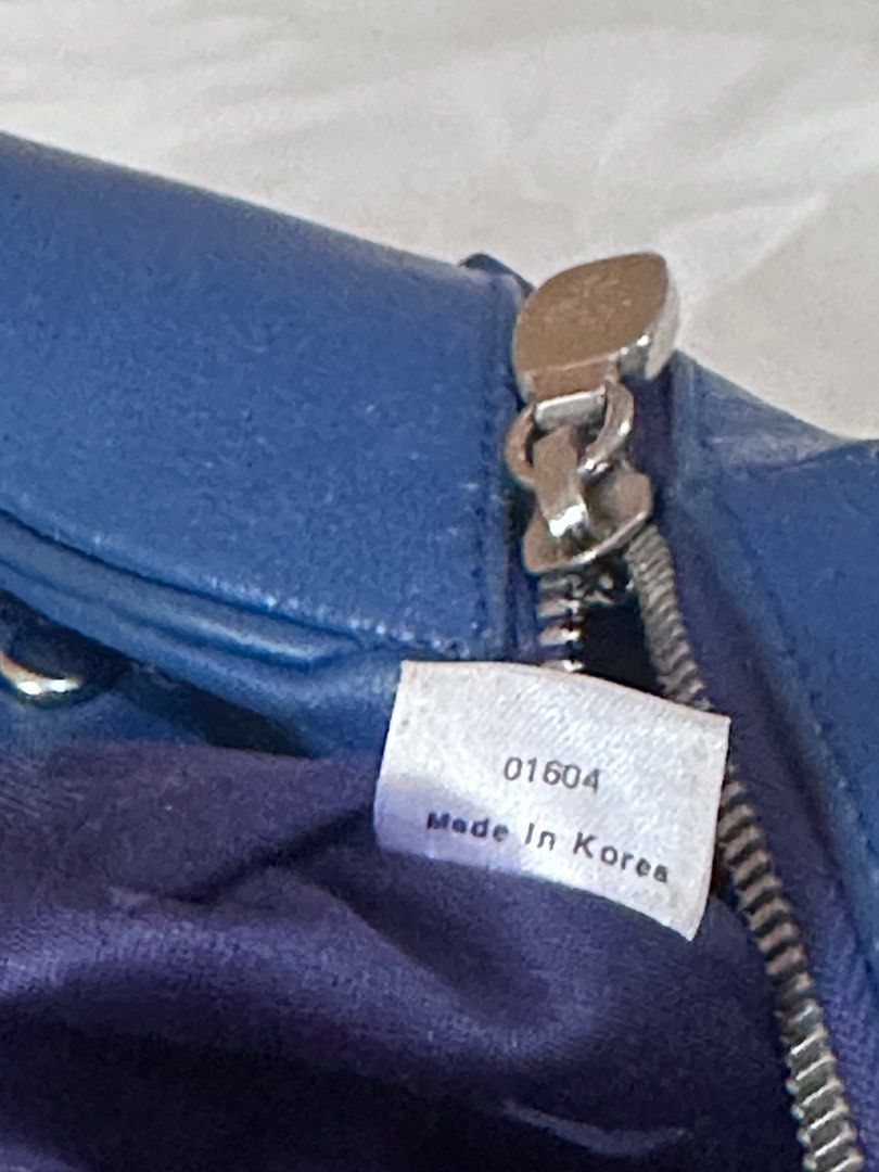 Guaranteed Authentic MCM Mini Boston Bag (Category: Luxury Bags & Wallets) located in Quezon City. Submitted by donaya_luxe (Listing ID 1391993072, Image 3). Description: Original MCM Mini Boston Sign of usage like rubs shown in detailed pics Dimensions length approximately 11.5' height approximately 6 inches.