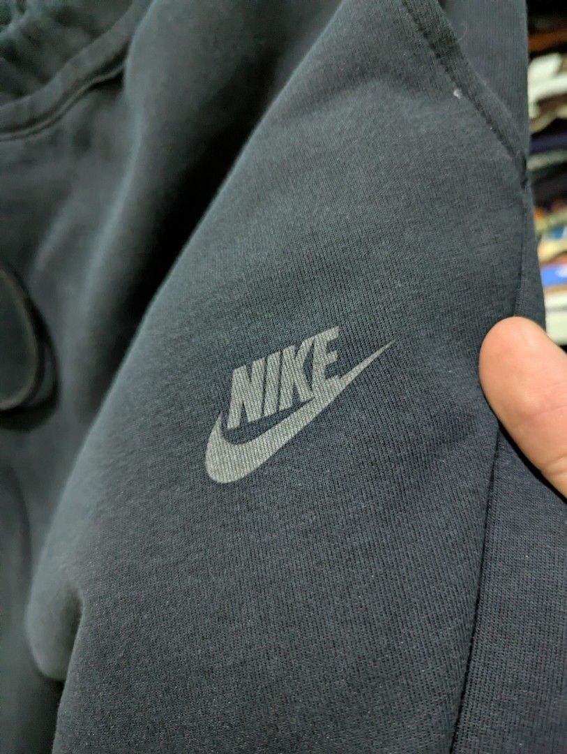 Nike Techfleece (Category: Joggers) located in Quezon City. Submitted by lancelooot (Listing ID 1391986429, Image 2). Description: Nike Tech fleece joggers size M 9/10 color rate rfs: too small for me 800 nego.
