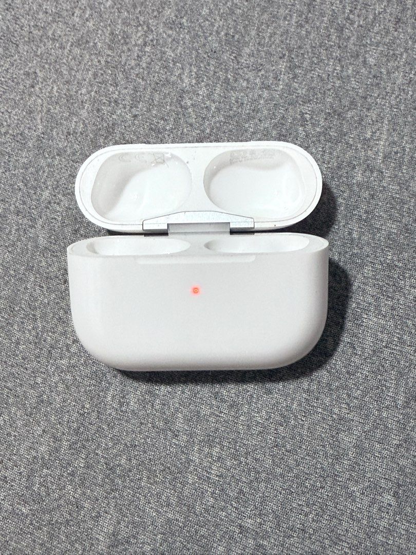 Original Airpods Pro 1 (Wireless Charging Case only) with Box (Category: Earphones) located in Davao. Submitted by johto_mart (Listing ID 1392024739, Image 2). Description: .