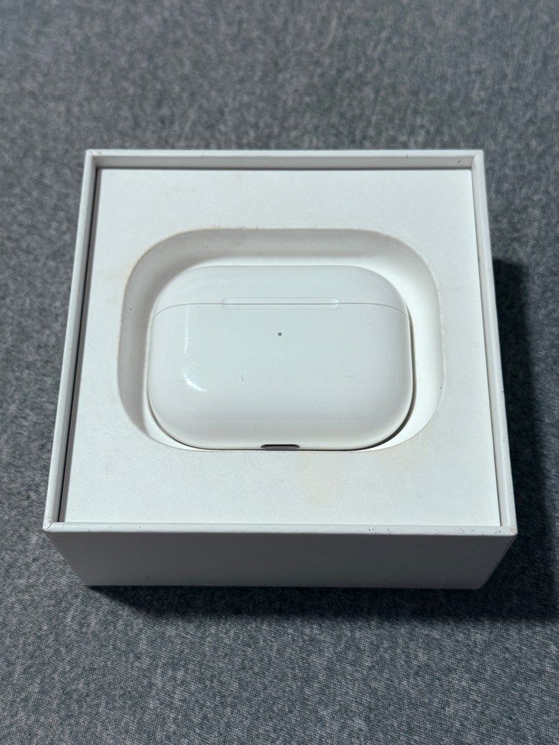 Original Airpods Pro 1 (Wireless Charging Case only) with Box (Category: Earphones) located in Davao. Submitted by johto_mart (Listing ID 1392024739, Image 3). Description: .