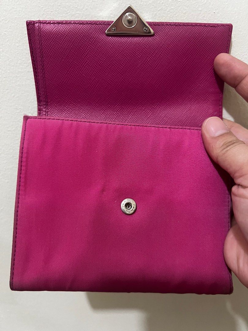 Prada Nylon wallet (Category: Luxury Bags & Wallets) located in Valenzuela. Submitted by dianzskiyo (Listing ID 1392073233, Image 3). Description: 📍SELF - AUTHENTICATION📍 💖 Preloved Prada Nylon wallet 💖 📍 what you see is what you get 📍 Managed ur expectation - this is preloved 📍 Slightly negotiable 📍 All details were already posted (pls check photos para iwas sa redundant na tanong 😉) 📍 Color may vary due to lighting 💡 📍 + SF 📍Last p