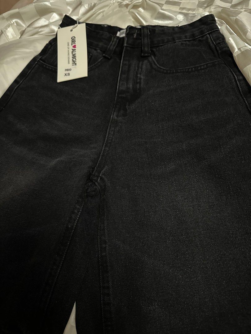 Retro Jorts from GIRL ALMIGHTY (Category: Shorts) located in Valenzuela. Submitted by _avyyyy (Listing ID 1392103534, Image 2). Description: Jorts from GIRL ALMIGHTY · Bought from their IG. · Never been used!! Sinukat lang. ☆ Waist: 21-23in ☆ Length: 20.5in - with 4 pockets & 1 mini pocket - quality and ang kapal ng tela!!.