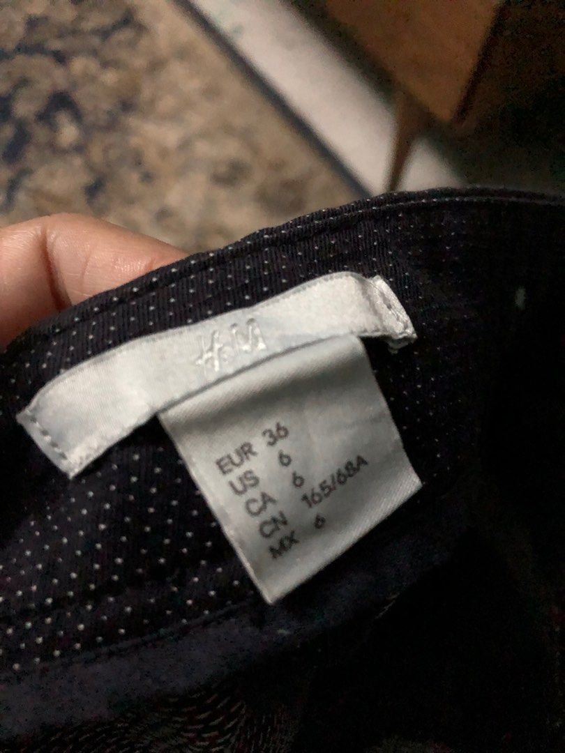 Slack (Category: Other Bottoms) located in Bukit Mertajam. Submitted by yaniideris (Listing ID 1391978562, Image 3). Description: Condition 7/10 Panjang : 88cm Color black (please refer picture) Free postage.